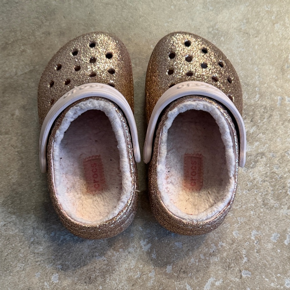 CROCS Kids Glitter Clog in Rose Gold with Fleece Lining